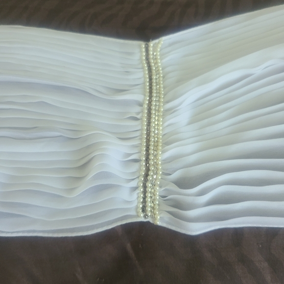 NEW Gorgeous I.N.C scarf with beautiful pearl and bead details - Picture 3 of 9